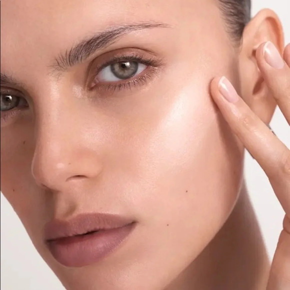 Burberry – Fresh Glow Highlighter - Picture 4 of 12